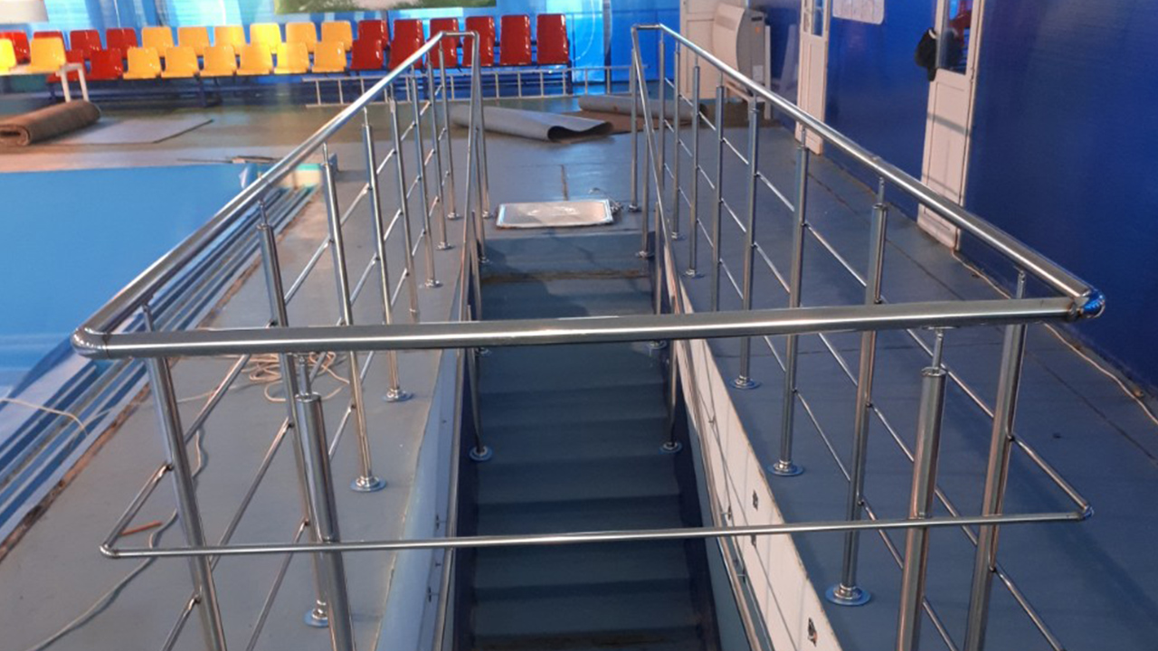 Лестница для бассейна из нержавеющей стали